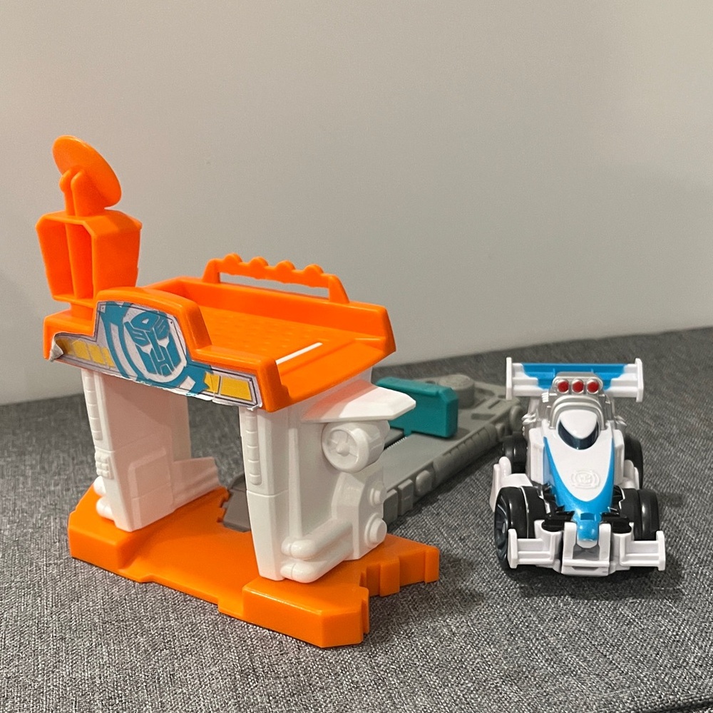 Transformer mini bot Quickshadow set. 3 1/2”